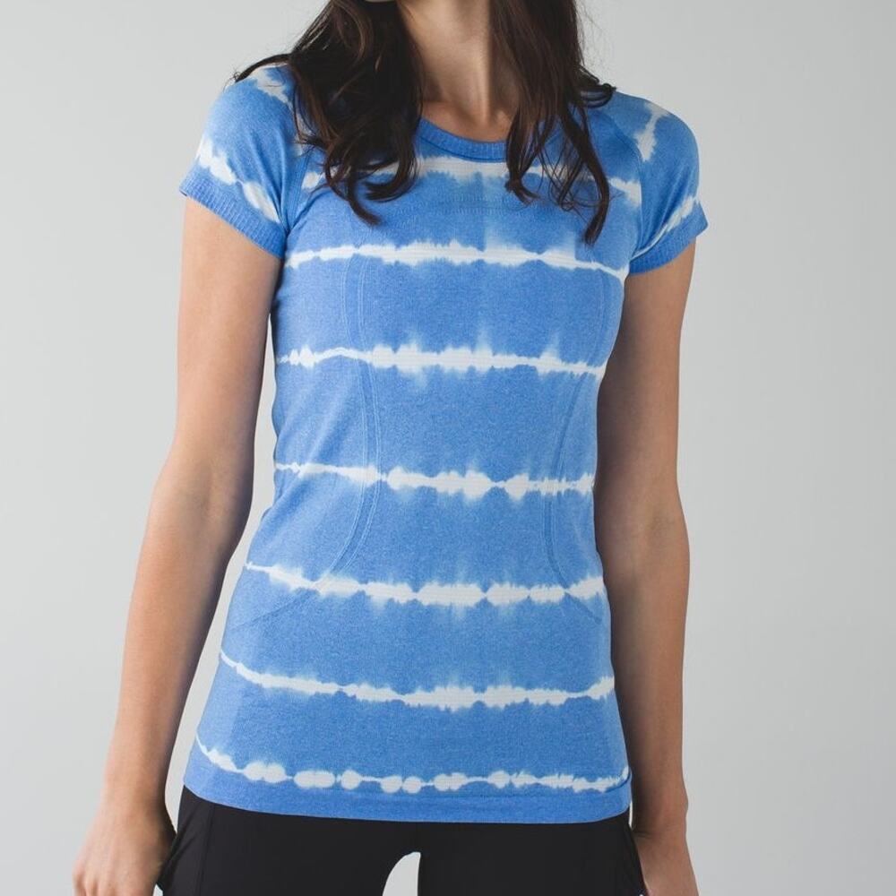 Lululemon Swiftly Tech Short Sleeve T-Shirt Women's SZ 8 Blue Tie Dye Crew Neck